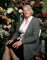 Blumenverkäuferin, geboren 1941